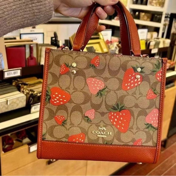 Dempsey Tote 22 In Signature Jacquard With Strawberry - Picture 4 of 6